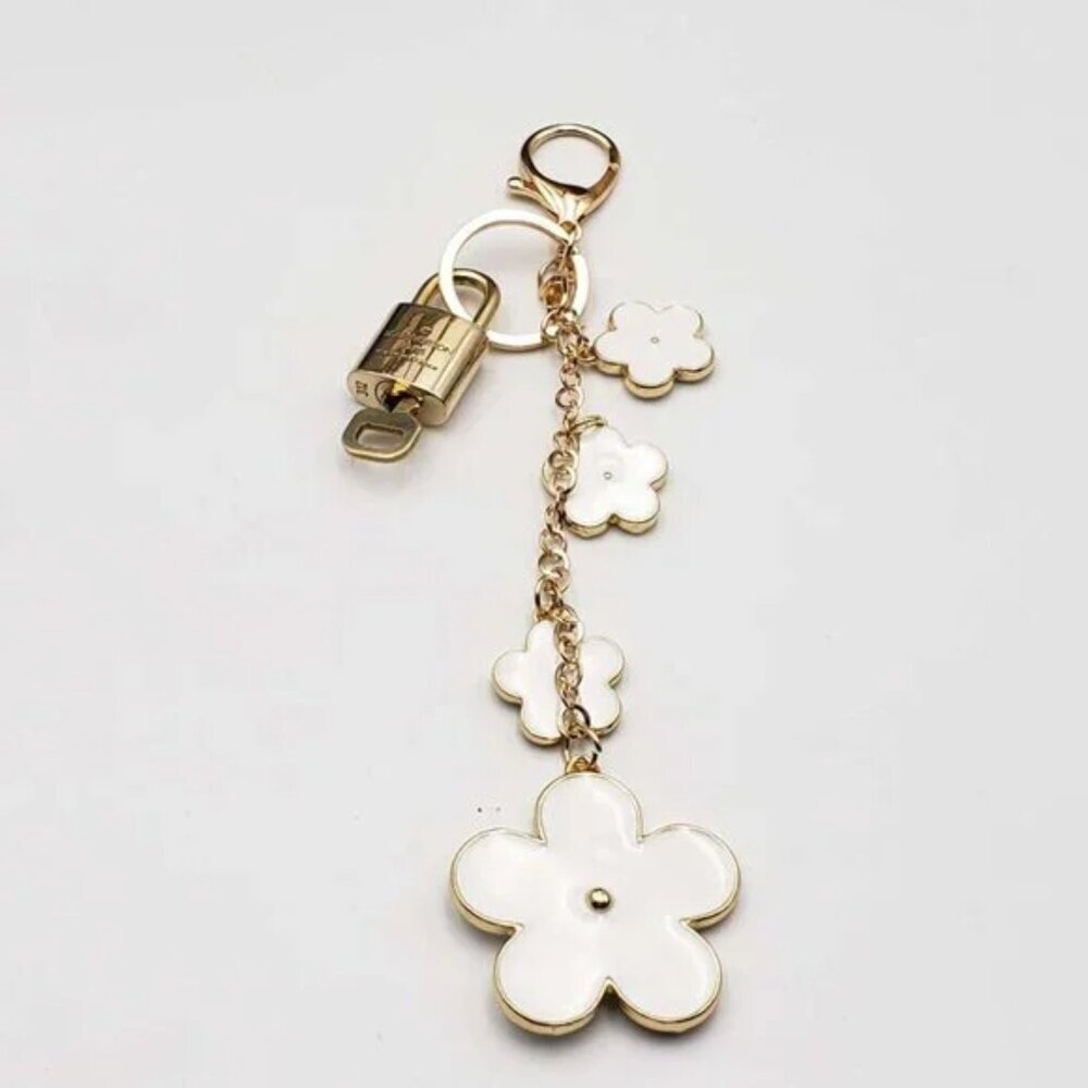 LV Gold Padlock Authentic 🔑 Luxury Bag Charm w/ Unbranded Flower Keychain - Picture 2 of 6